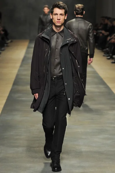 Look 19
